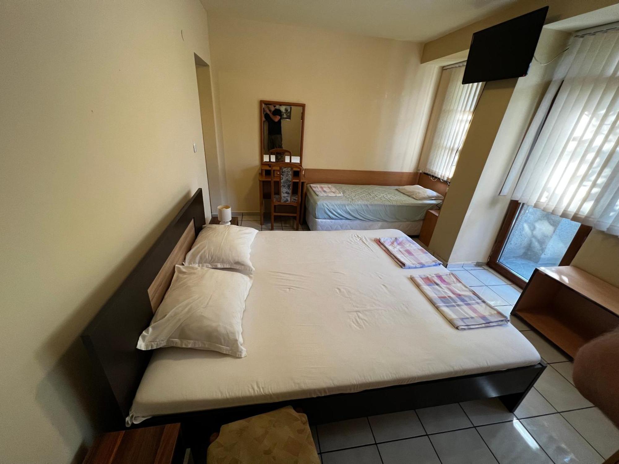 Hotel Dvete Brezi Burgas City Exterior foto